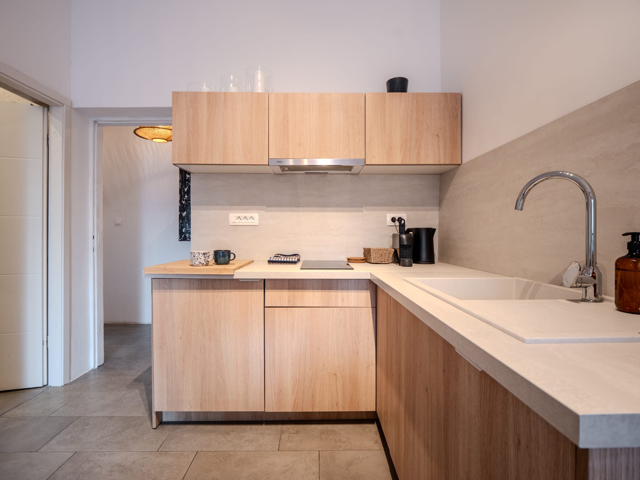 Sunset apartman njivice, kuhinja 1